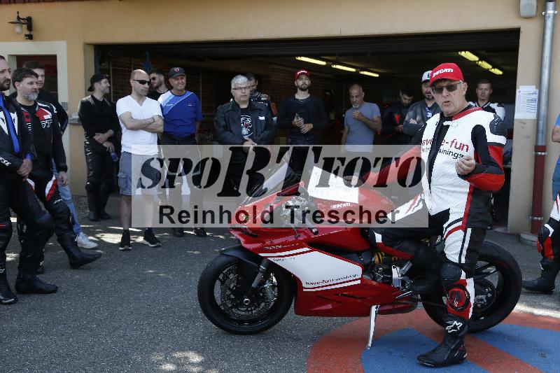 Archiv-2025/27 12.06.2025 Ducati Schweiz Trackday Warmup  ADR/Impressionen